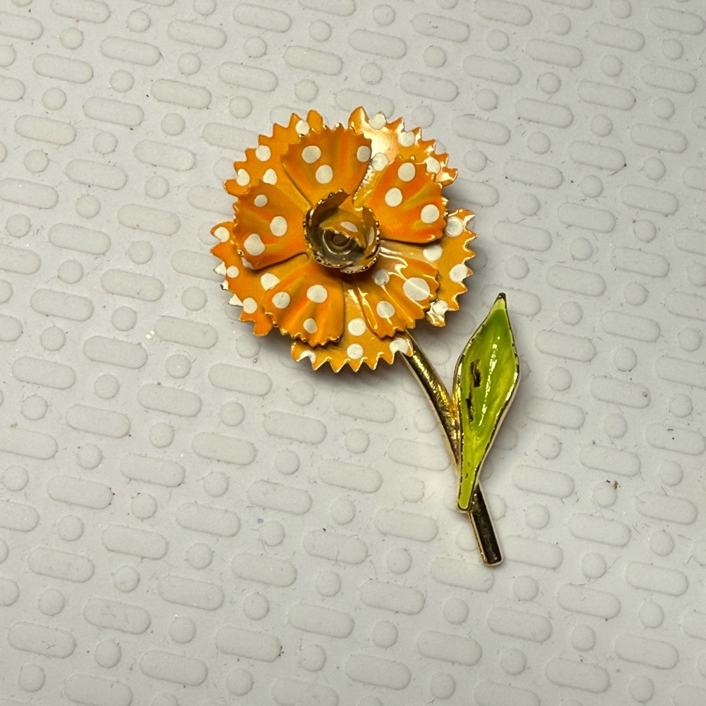 75.)Vintage Orange Flower Brooch
